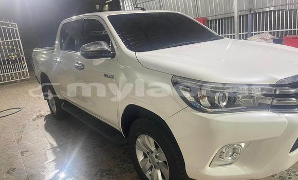 Buy Used Toyota Hilux White Car in Vientiane in Vientiane Province Buy Used Toyota Hilux White Car in Vientiane in Vientiane Province