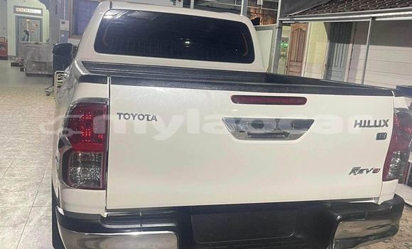 Buy Used Toyota Hilux White Car in Vientiane in Vientiane Province Buy Used Toyota Hilux White Car in Vientiane in Vientiane Province