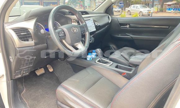 Buy Used Toyota Hilux White Car in Vientiane in Vientiane Province Buy Used Toyota Hilux White Car in Vientiane in Vientiane Province