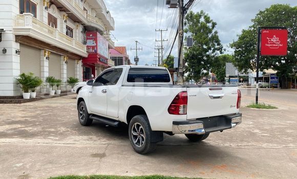 Buy Used Toyota Hilux White Car in Vientiane in Vientiane Province Buy Used Toyota Hilux White Car in Vientiane in Vientiane Province