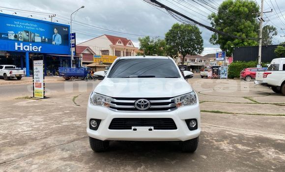 Buy Used Toyota Hilux White Car in Vientiane in Vientiane Province Buy Used Toyota Hilux White Car in Vientiane in Vientiane Province