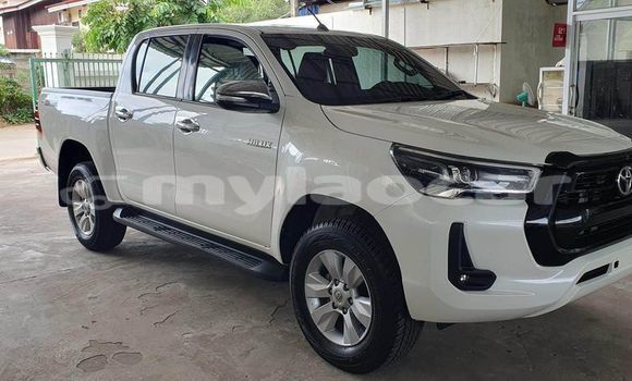 Buy Used Toyota Hilux White Car in Vientiane in Vientiane Province Buy Used Toyota Hilux White Car in Vientiane in Vientiane Province