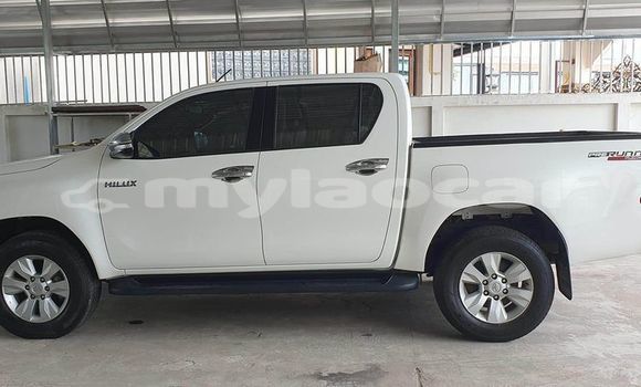 Buy Used Toyota Hilux White Car in Vientiane in Vientiane Province Buy Used Toyota Hilux White Car in Vientiane in Vientiane Province