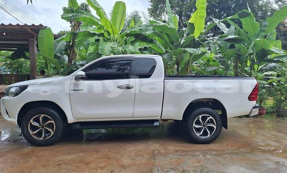Buy Used Toyota Hiluxe Revo White Car in Vientiane in Vientiane Province Buy Used Toyota Hiluxe Revo White Car in Vientiane in Vientiane Province