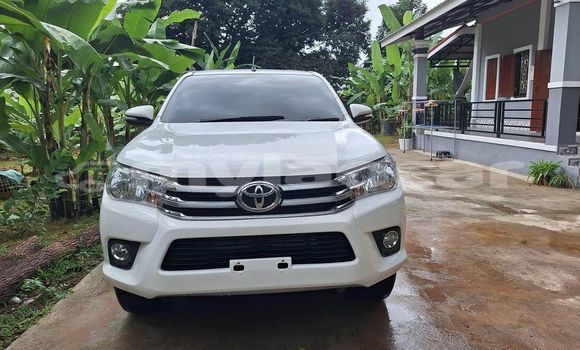 Buy Used Toyota Hiluxe Revo White Car in Vientiane in Vientiane Province Buy Used Toyota Hiluxe Revo White Car in Vientiane in Vientiane Province