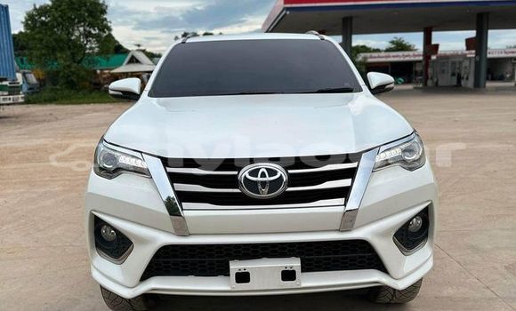 Buy Used Toyota Fortuner White Car in Vientiane in Vientiane Province Buy Used Toyota Fortuner White Car in Vientiane in Vientiane Province