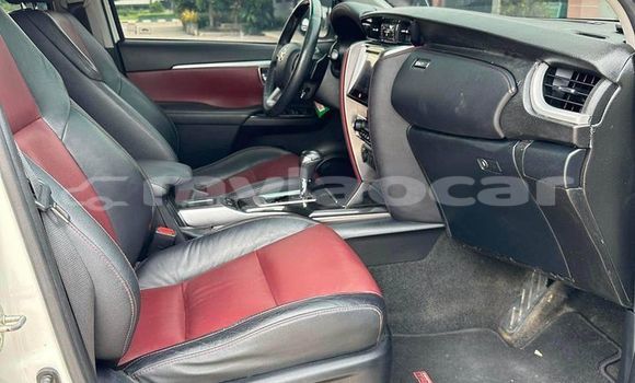 Buy Used Toyota Fortuner White Car in Vientiane in Vientiane Province Buy Used Toyota Fortuner White Car in Vientiane in Vientiane Province