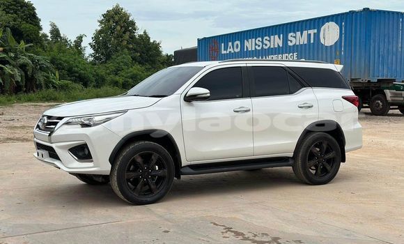 Buy Used Toyota Fortuner White Car in Vientiane in Vientiane Province Buy Used Toyota Fortuner White Car in Vientiane in Vientiane Province