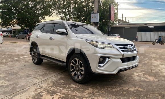 Buy Used Toyota Fortuner White Car in Vientiane in Vientiane Province Buy Used Toyota Fortuner White Car in Vientiane in Vientiane Province