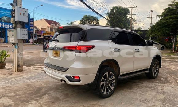 Buy Used Toyota Fortuner White Car in Vientiane in Vientiane Province Buy Used Toyota Fortuner White Car in Vientiane in Vientiane Province