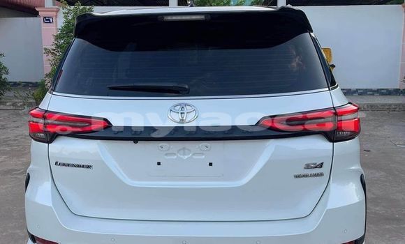 Buy Used Toyota Fortuner White Car in Vientiane in Vientiane Province Buy Used Toyota Fortuner White Car in Vientiane in Vientiane Province
