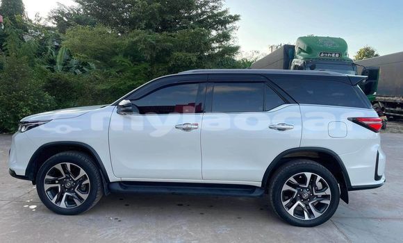 Buy Used Toyota Fortuner White Car in Vientiane in Vientiane Province Buy Used Toyota Fortuner White Car in Vientiane in Vientiane Province