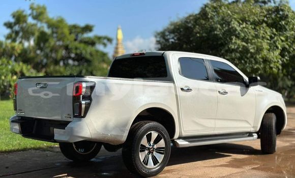 Buy Used Isuzu D–MAX White Car in Vientiane in Vientiane Province Buy Used Isuzu D–MAX White Car in Vientiane in Vientiane Province