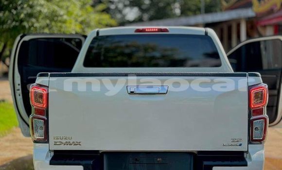 Buy Used Isuzu D–MAX White Car in Vientiane in Vientiane Province Buy Used Isuzu D–MAX White Car in Vientiane in Vientiane Province