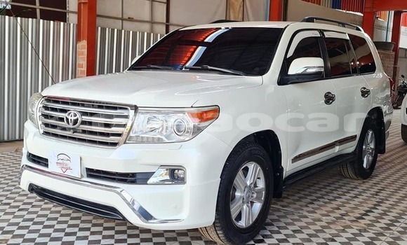 Buy Used Toyota Land Cruiser White Car in Vientiane in Vientiane Province Buy Used Toyota Land Cruiser White Car in Vientiane in Vientiane Province