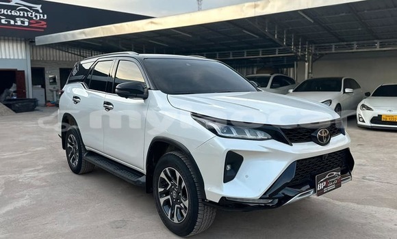 Buy Used Toyota Fortuner White Car in Vientiane in Vientiane Province Buy Used Toyota Fortuner White Car in Vientiane in Vientiane Province