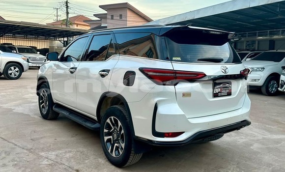Buy Used Toyota Fortuner White Car in Vientiane in Vientiane Province Buy Used Toyota Fortuner White Car in Vientiane in Vientiane Province