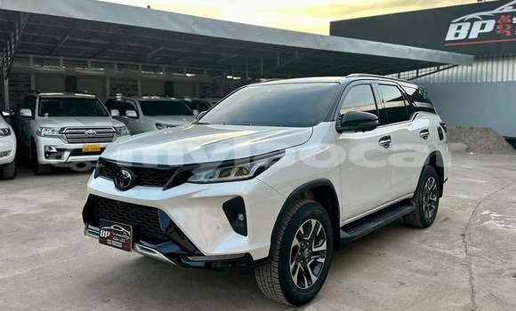 Buy Used Toyota Fortuner White Car in Vientiane in Vientiane Province Buy Used Toyota Fortuner White Car in Vientiane in Vientiane Province