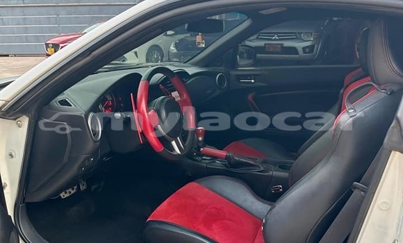 Buy Used Toyota FJ Cruiser White Car in Vientiane in Vientiane Province Buy Used Toyota FJ Cruiser White Car in Vientiane in Vientiane Province