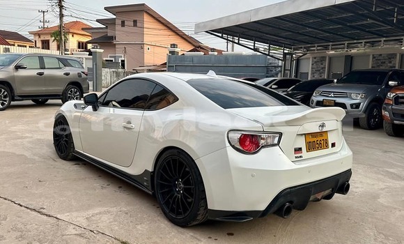 Buy Used Toyota FJ Cruiser White Car in Vientiane in Vientiane Province Buy Used Toyota FJ Cruiser White Car in Vientiane in Vientiane Province