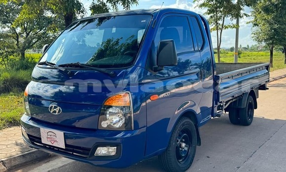 Buy Used Hyundai H1 Blue Car in Vientiane in Vientiane Province Buy Used Hyundai H1 Blue Car in Vientiane in Vientiane Province