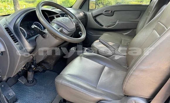 Buy Used Hyundai H1 Blue Car in Vientiane in Vientiane Province Buy Used Hyundai H1 Blue Car in Vientiane in Vientiane Province