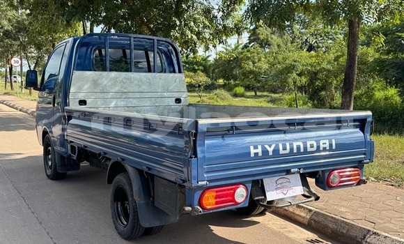 Buy Used Hyundai H1 Blue Car in Vientiane in Vientiane Province Buy Used Hyundai H1 Blue Car in Vientiane in Vientiane Province