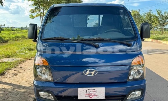 Buy Used Hyundai H1 Blue Car in Vientiane in Vientiane Province Buy Used Hyundai H1 Blue Car in Vientiane in Vientiane Province