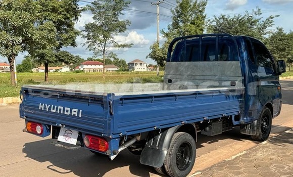 Buy Used Hyundai H1 Blue Car in Vientiane in Vientiane Province Buy Used Hyundai H1 Blue Car in Vientiane in Vientiane Province