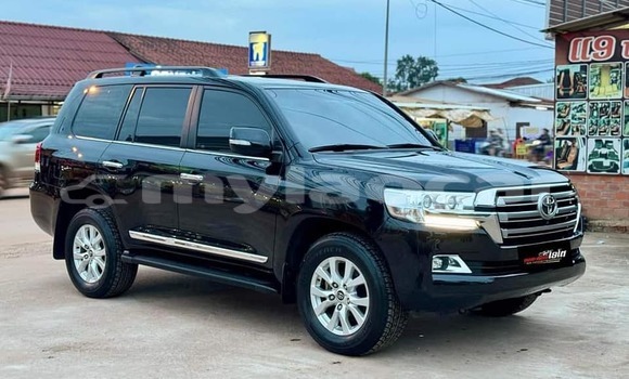 Buy Used Toyota Land Cruiser Black Car in Vientiane in Vientiane Province Buy Used Toyota Land Cruiser Black Car in Vientiane in Vientiane Province