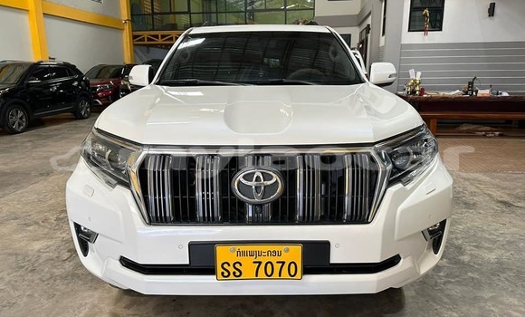 Buy Used Toyota Land Cruiser Prado White Car in Vientiane in Vientiane Province Buy Used Toyota Land Cruiser Prado White Car in Vientiane in Vientiane Province