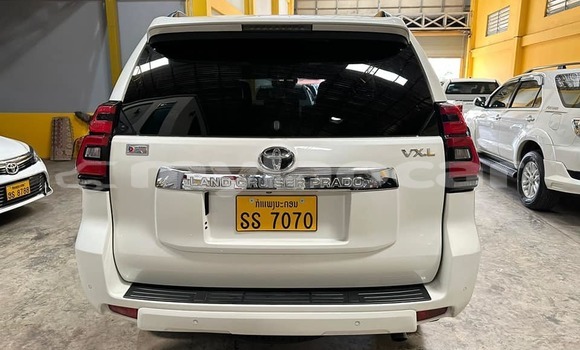 Buy Used Toyota Land Cruiser Prado White Car in Vientiane in Vientiane Province Buy Used Toyota Land Cruiser Prado White Car in Vientiane in Vientiane Province