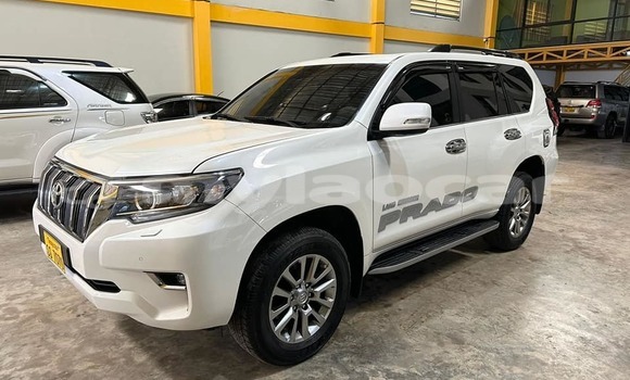 Buy Used Toyota Land Cruiser Prado White Car in Vientiane in Vientiane Province Buy Used Toyota Land Cruiser Prado White Car in Vientiane in Vientiane Province