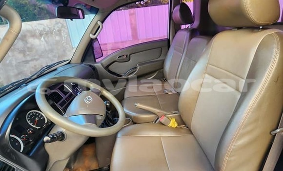 Buy Used Hyundai H1 White Car in Vientiane in Vientiane Province Buy Used Hyundai H1 White Car in Vientiane in Vientiane Province