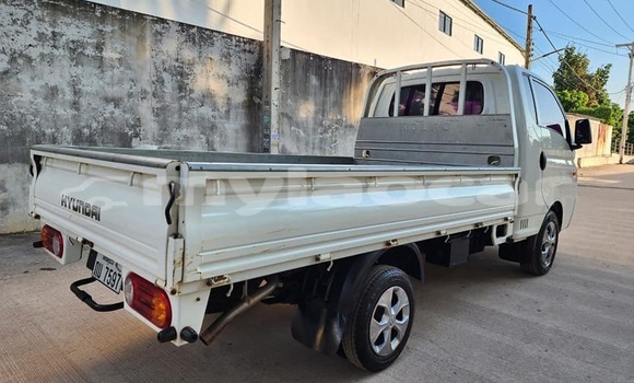 Buy Used Hyundai H1 White Car in Vientiane in Vientiane Province Buy Used Hyundai H1 White Car in Vientiane in Vientiane Province