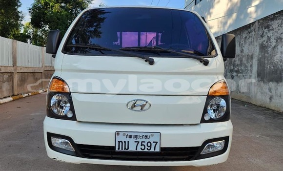 Buy Used Hyundai H1 White Car in Vientiane in Vientiane Province Buy Used Hyundai H1 White Car in Vientiane in Vientiane Province