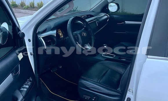 Buy Used Toyota Hilux White Car in Vientiane in Vientiane Province Buy Used Toyota Hilux White Car in Vientiane in Vientiane Province