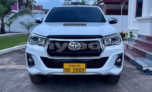 Buy Used Toyota Hilux White Car in Vientiane in Vientiane Province Buy Used Toyota Hilux White Car in Vientiane in Vientiane Province