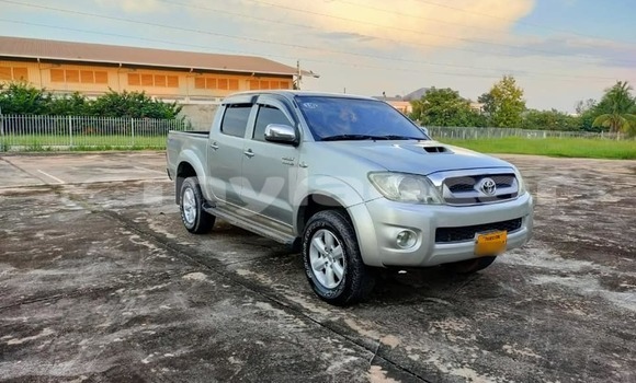 Buy Used Toyota Hiluxe VIGO White Car in Vientiane in Vientiane Province Buy Used Toyota Hiluxe VIGO White Car in Vientiane in Vientiane Province