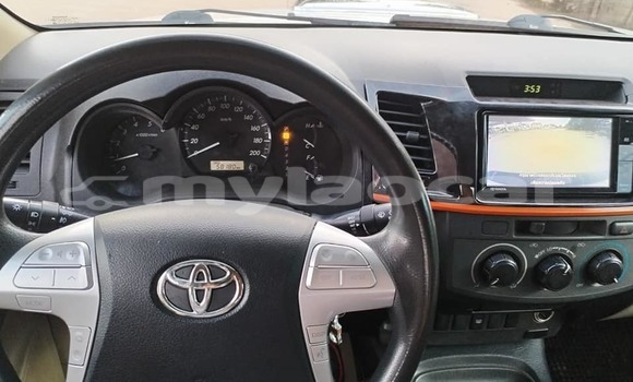 Buy Used Toyota Hiluxe Revo White Car in Vientiane in Vientiane Province Buy Used Toyota Hiluxe Revo White Car in Vientiane in Vientiane Province