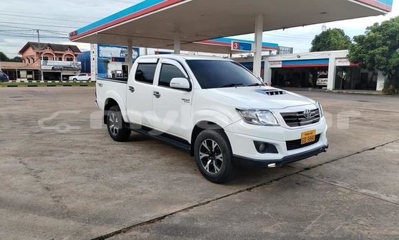 Buy Used Toyota Hiluxe Revo White Car in Vientiane in Vientiane Province Buy Used Toyota Hiluxe Revo White Car in Vientiane in Vientiane Province