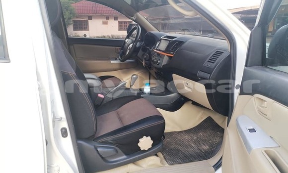 Buy Used Toyota Hiluxe Revo White Car in Vientiane in Vientiane Province Buy Used Toyota Hiluxe Revo White Car in Vientiane in Vientiane Province