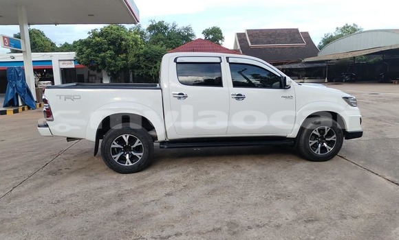 Buy Used Toyota Hiluxe Revo White Car in Vientiane in Vientiane Province Buy Used Toyota Hiluxe Revo White Car in Vientiane in Vientiane Province