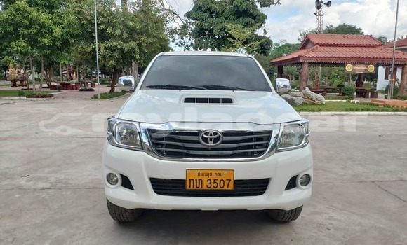 Buy Used Toyota Hiluxe VIGO White Car in Vientiane in Vientiane Province Buy Used Toyota Hiluxe VIGO White Car in Vientiane in Vientiane Province