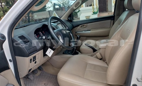 Buy Used Toyota Hiluxe VIGO White Car in Vientiane in Vientiane Province Buy Used Toyota Hiluxe VIGO White Car in Vientiane in Vientiane Province