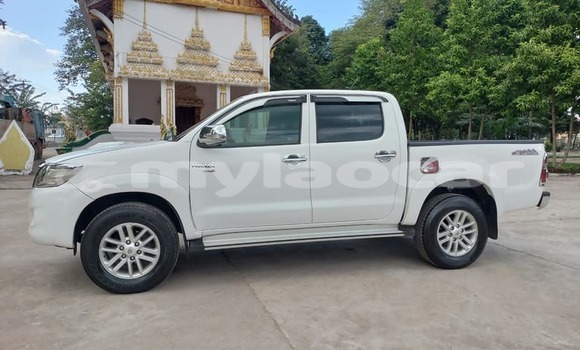 Buy Used Toyota Hiluxe VIGO White Car in Vientiane in Vientiane Province Buy Used Toyota Hiluxe VIGO White Car in Vientiane in Vientiane Province