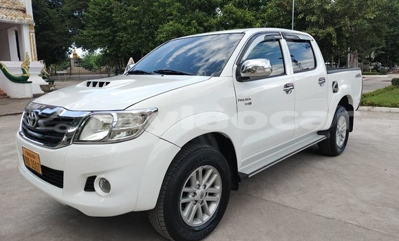 Buy Used Toyota Hiluxe VIGO White Car in Vientiane in Vientiane Province Buy Used Toyota Hiluxe VIGO White Car in Vientiane in Vientiane Province