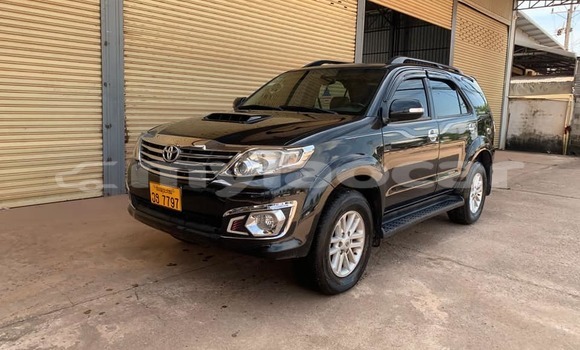 Buy Used Toyota Fortuner White Car in Vientiane in Vientiane Province Buy Used Toyota Fortuner White Car in Vientiane in Vientiane Province