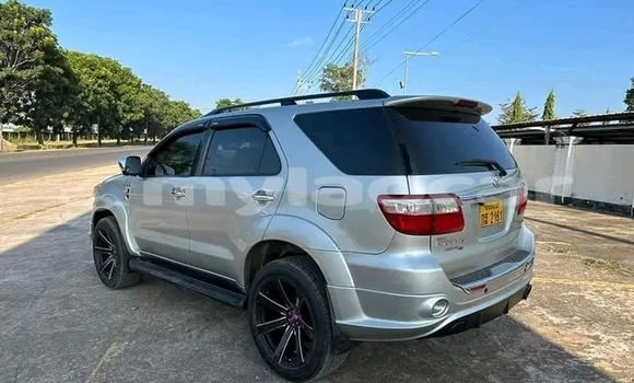 Buy Used Toyota Fortuner White Car in Import - Dubai in Attapeu Province Buy Used Toyota Fortuner White Car in Import - Dubai in Attapeu Province