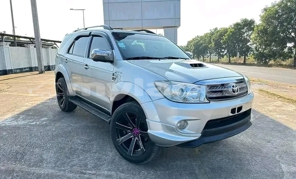 Buy Used Toyota Fortuner White Car in Import - Dubai in Attapeu Province Buy Used Toyota Fortuner White Car in Import - Dubai in Attapeu Province